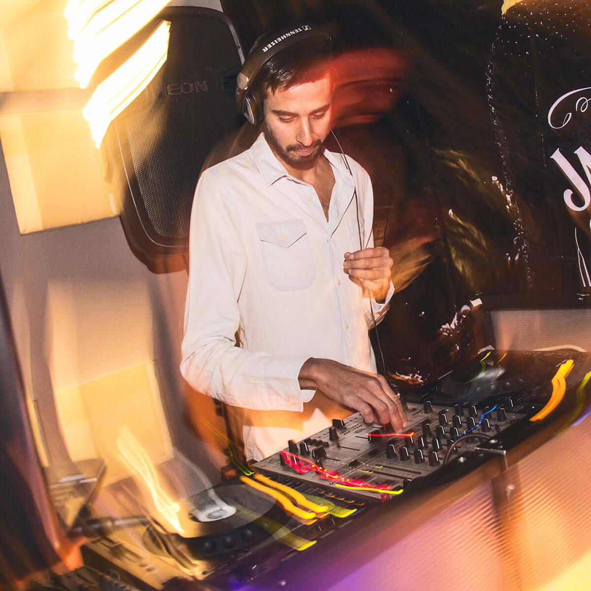 Hostal Nacional // The DJ